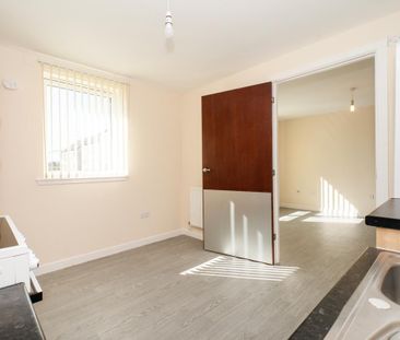 Two Bed, Unfurnished, Ground Floor Apartment which has been Modifie... - Photo 4