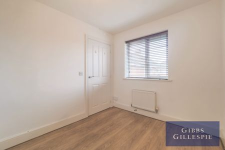 Stanmore House, 7 Coleridge Drive, Ruislip, HA4 8GN - Photo 3