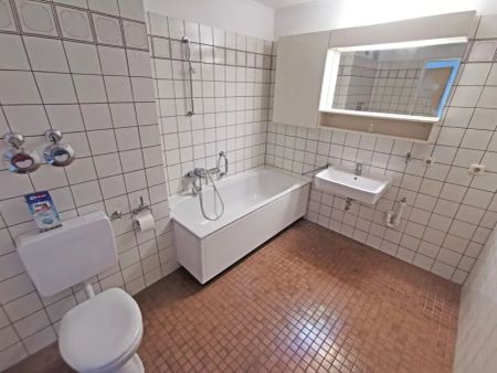 Großzügige Dachgeschosswohnung mit traumhaftem Südbalkon in TOP-Lage - Foto 2