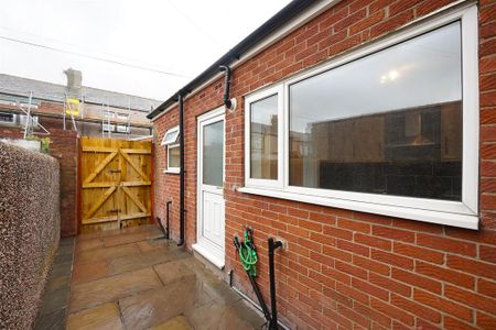 3 bedroom terraced house to rent - Photo 3