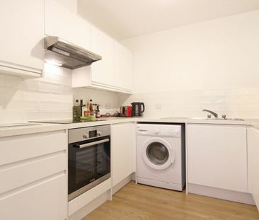 Varsity Drive, TW1, London - Photo 3