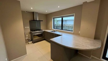 Downstairs Two Bedroom unit with plenty of space - Photo 5