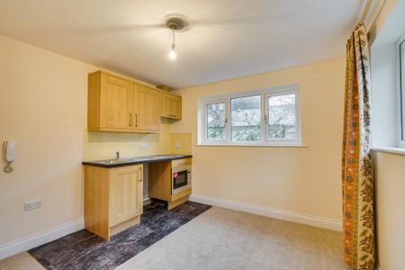 1 bedroom ground floor flat to rent - Photo 2