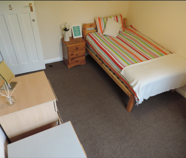 St Martins Road Room 4 - Photo 3