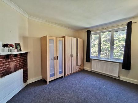 2 Bed Flat, Oak Tree Dell, NW9 - Photo 3
