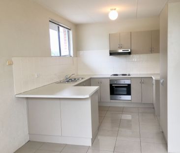 LARGE TWO BEDROOM APARTMENT! - Photo 4