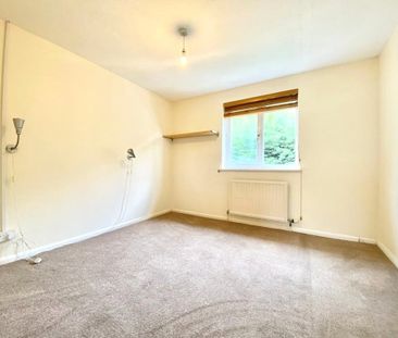 4 bedroom House in Bathurst Road, Wokingham - Photo 3