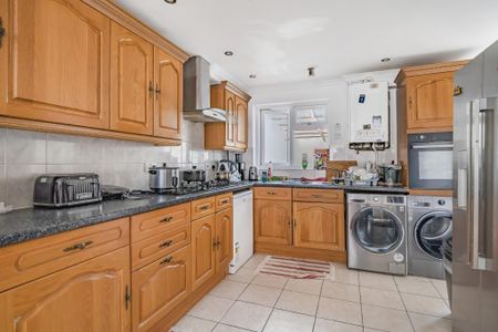 4 bedroom semi-detached house to rent - Photo 5