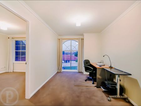 4 bed 2 bath - Photo 5