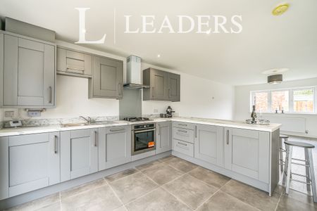4 bedroom semi-detached to rent Warrington road - Photo 5