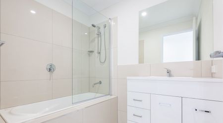 MODERN DUPLEX IN SOUGHT AFTER LOCATION! - Photo 5