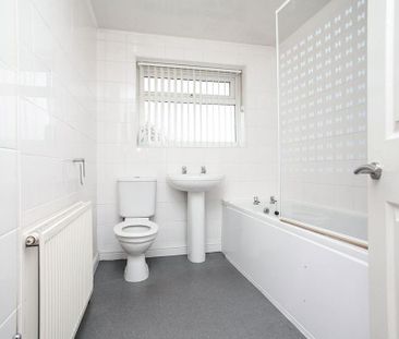 3 bedroom end of terrace house to rent - Photo 5