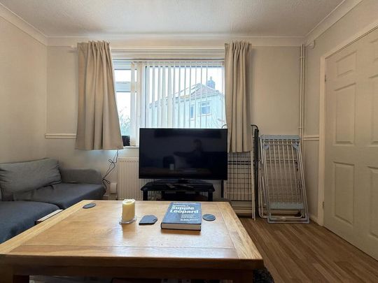 3 bedroom semi-detached house to rent - Photo 1