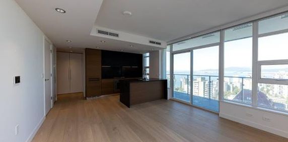 One Burrard; 30th floor 2 bed/2 bath w/office/ flex space, 1 parking - Photo 2