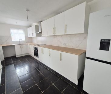 3 bedroom terraced house to rent - Photo 6