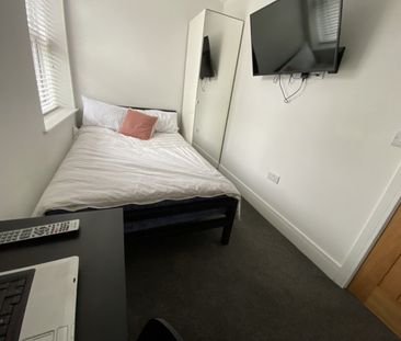 3 bed Apartment for Rent - Photo 6