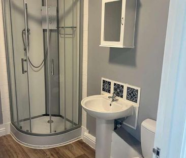 Bedroom Bathroom House, LN1 - Photo 5