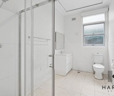 Conveniently Located Private Room - Utilities Included - 3 Rooms Av... - Photo 2