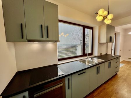 Vilă cu Arhitectură Contemporană și Finisaje Premium – - Fotografie 2