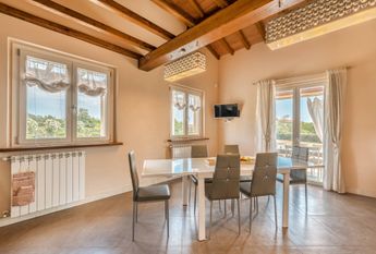 Villa in Affitto a Seravezza – Zona: Querceta