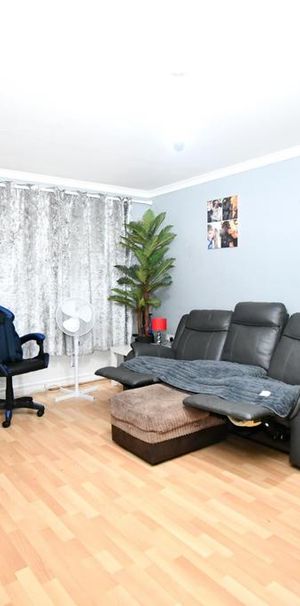 2 bedroom ground floor flat to rent - Photo 1