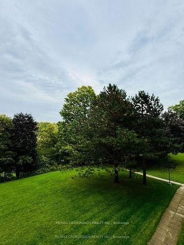 202 20 Edgecliff Golfway - Photo 2