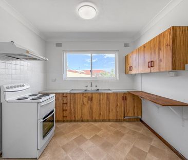 SPACIOUS GROUND FLOOR UNIT IN THE HEART OF WARRAWONG! - Photo 1