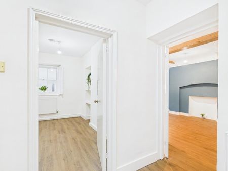 2 bedroom ground floor flat to rent - Photo 3