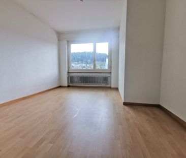 Schöne 4.5 Zimmerwohnung an zentraler Lage - Photo 6