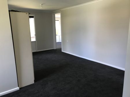 5 Noreen Place, Orange NSW 2800 - House For Rent | Domain - Photo 5