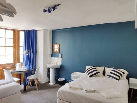 Room in a Shared House, Middle Street, BN1 - Photo 5