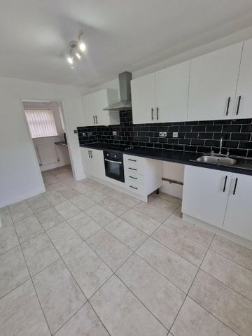 2 bedroom terraced house to rent - Photo 4