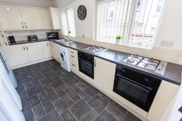 7 bedroom semi-detached house to rent - Photo 1