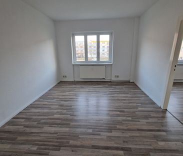 Geräumige zwei Zimmer Wohnung mit Balkon sucht ab sofort Mieter! - Photo 1