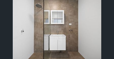 Charming Two-Level Terrace with Balconies & Courtyard - Photo 2