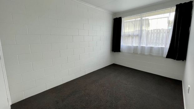 Spacious two bedroom unit - Photo 1