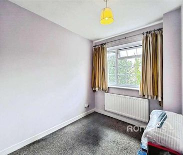 Woburn Avenue, Farnborough, GU14 - Photo 2