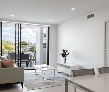 You will be greeted with a well-designed, tranquil & private abode ... - Photo 1