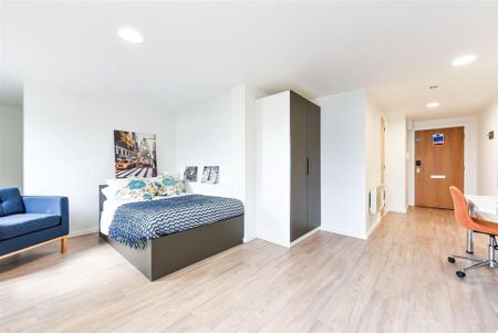 1 bedroom in a flat share to rent - Photo 3