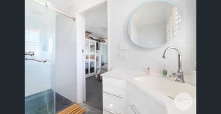 5 BEDROOM 2 STORY HOME - Photo 5