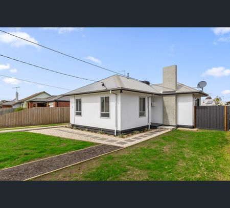 24 Pettitt Crescent, Norlane, Vic 3214 - Photo 2