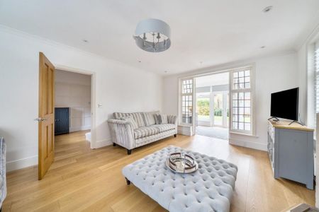 4 bedroom detached house to rent - Photo 3