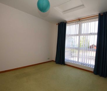 2 bed Terraced for rent - Photo 2