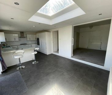 4 Bedroom Bungalow To Let - Photo 6