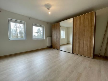 Ruime woning met vier slaapkamers centrum Tielt! - Photo 2
