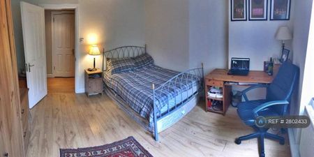 3 bedroom flat to rent - Photo 5