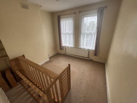 3 bedroom flat to rent - Photo 2