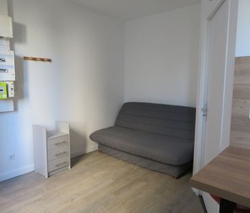 Appartement à louer - REIMS- RUE DU CHAMP DE MARS - Photo 3
