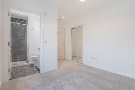 4 bedroom detached house to rent - Photo 2