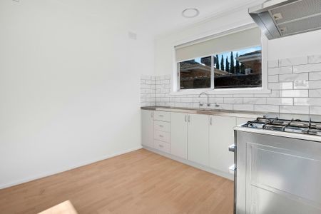2/8a Danin Street, Pascoe Vale - Photo 3